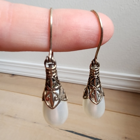 Vintage 1980s Sterling Silver and Authentic Pearl Earrings - Picture 5 of 9